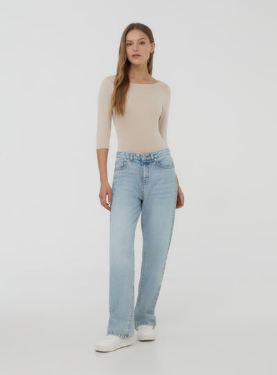 Body con scollo ampio e maniche a tre quarti
