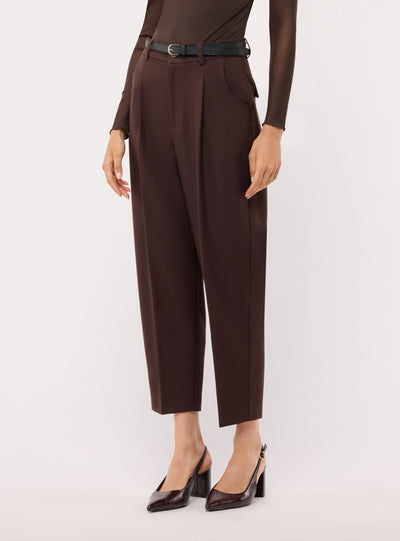 Pantaloni chino con pinces e cintura