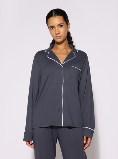 Conjunto de pijama con camisa y pantalones largos