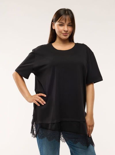 T-shirt lunga con dettaglio lingerie in pizzo