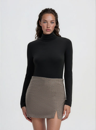 T-shirt a maniche lunghe con collo alto