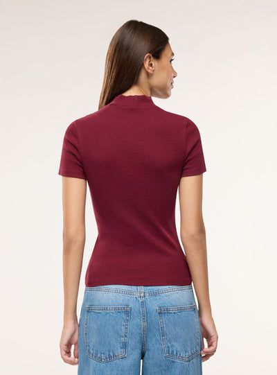 T-shirt a costine con collo lupetto