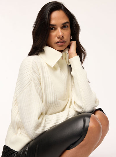 Maglia a coste con zip al collo