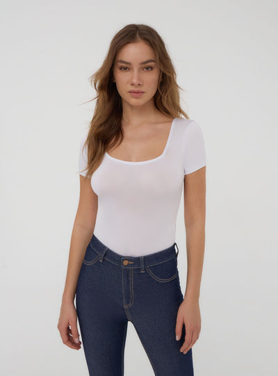 Body elasticizzato con scollo quadrato