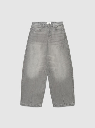 Jeans barrel con fibbia sul retro