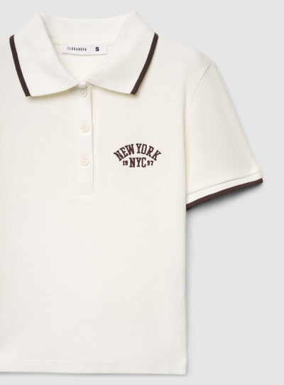 T-shirt con colletto polo e ricamo college