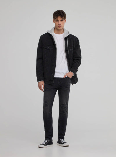 Skinny jeans with rips