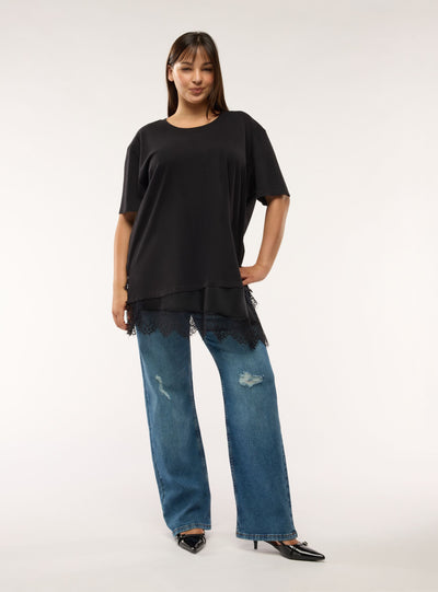 T-shirt lunga con dettaglio lingerie in pizzo