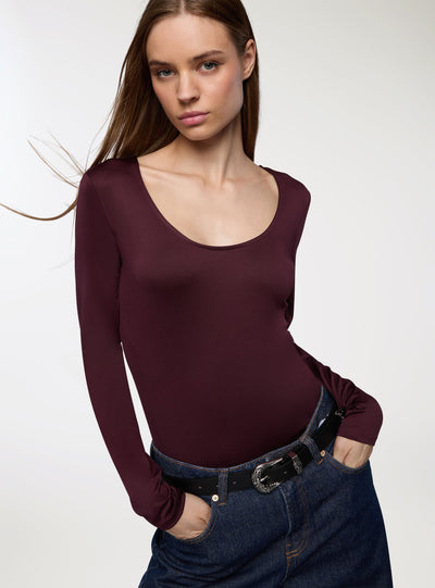 Elastisches T-Shirt mit Rundhalsausschnitt