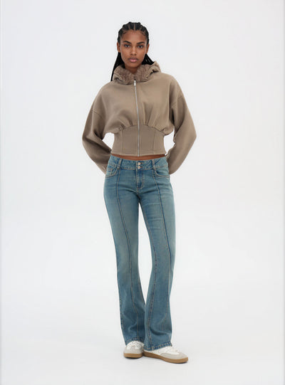 Felpa crop con zip e cappuccio bordato in pelliccia sintetica
