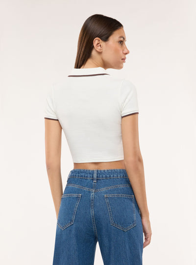 T-shirt con colletto polo e ricamo college