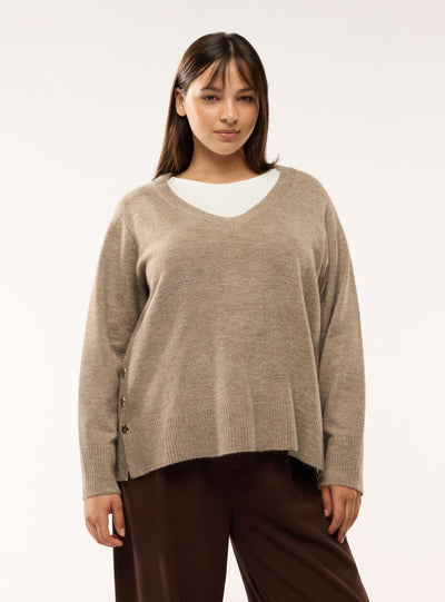 Maglia con scollo a V e bottoni laterali