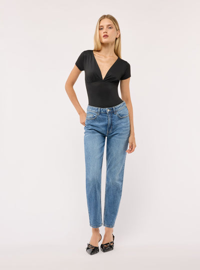 Body con scollo profondo e maniche corte
