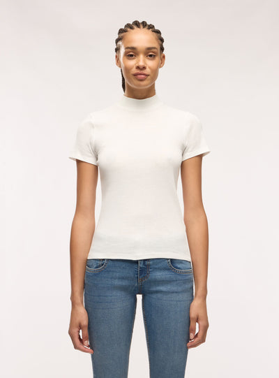 T-shirt a costine con collo lupetto