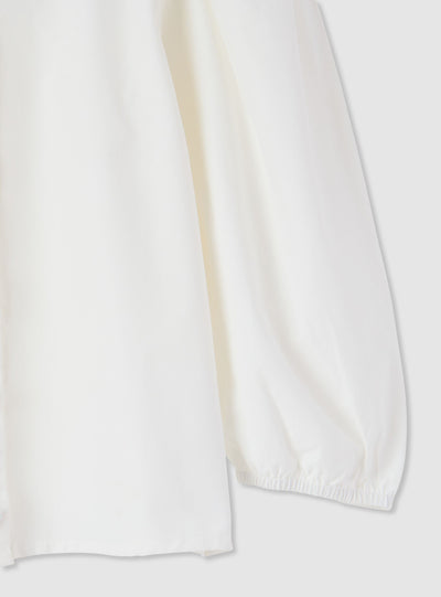 Blusa con bottoni gioiello e maniche a sbuffo