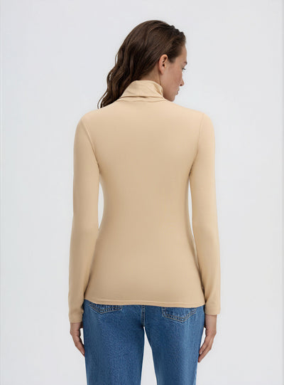 T-shirt a maniche lunghe con collo alto