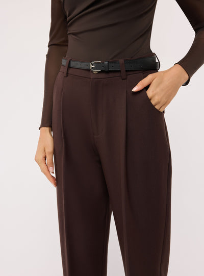 Pantaloni chino con pinces e cintura