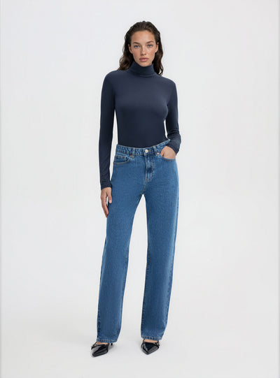 T-shirt a maniche lunghe con collo alto