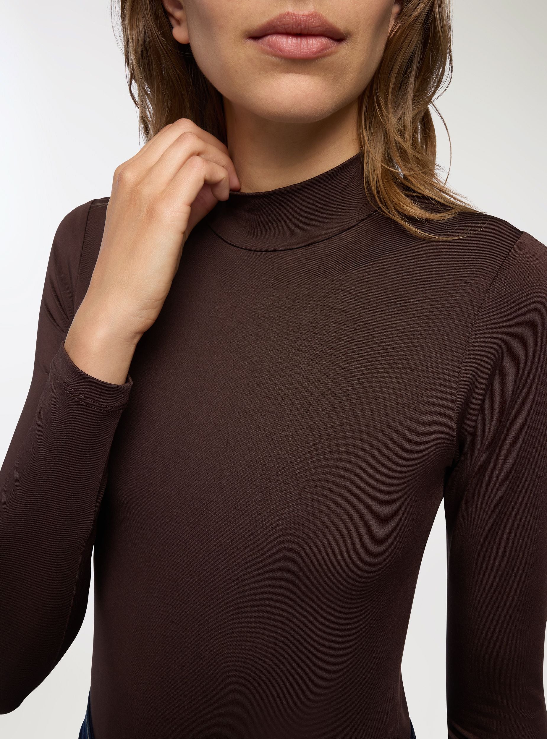 SERSARY Body da donna a maniche lunghe Body a maniche lunghe termiche Bodys Bodysuit con scollo profondo e stretto Micro pile T-shirt elegante da donna, marrone, M SERSARY Body da donna a maniche lunghe Body a maniche lunghe termiche Bodys Bodysuit con scollo profondo e stretto Micro pile T-shirt elegante da donna, marrone, M