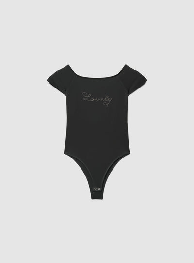 Body a spalle scoperte con scritta