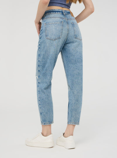 Jeans mom con strappi acid wash