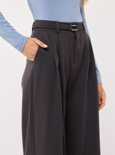Pantaloni wide leg con coulisse e fibbia