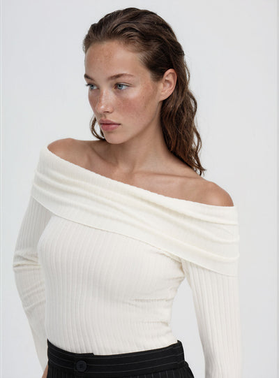 Ribbed T-shirt with exposed shoulders