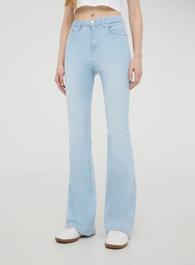 Jeans chiari a zampa a vita alta