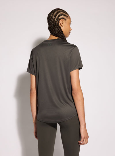 T-shirt sportiva over a tinta unita