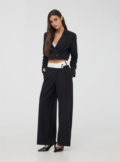 Pantaloni wide leg con fascia a contrasto in vita