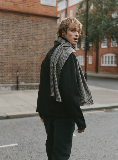 Herringbone pattern scarf with fringes