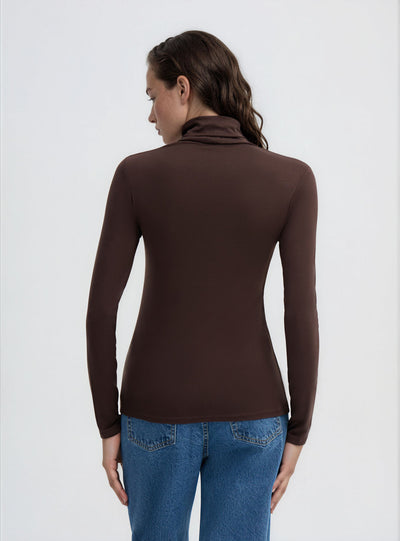 T-shirt a maniche lunghe con collo alto