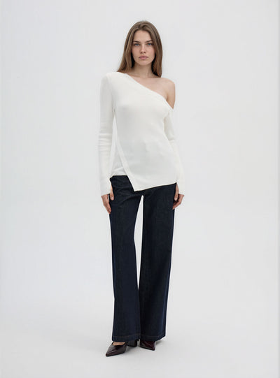 Asymmetric solid-colour off-shoulder top