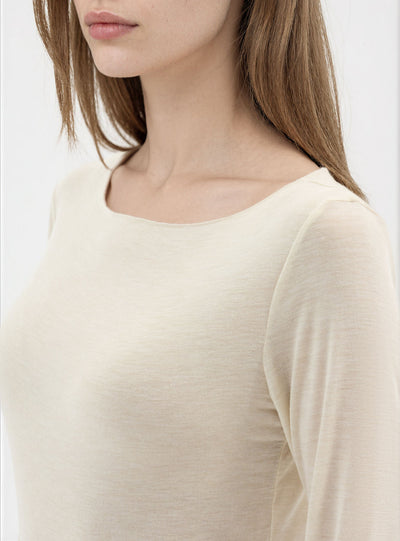 T-shirt a maniche lunghe con scollo a barca