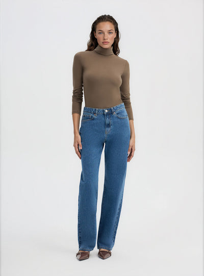 T-shirt a maniche lunghe con collo alto