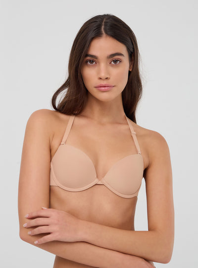 Reggiseno multifunzionale con coppe preformate