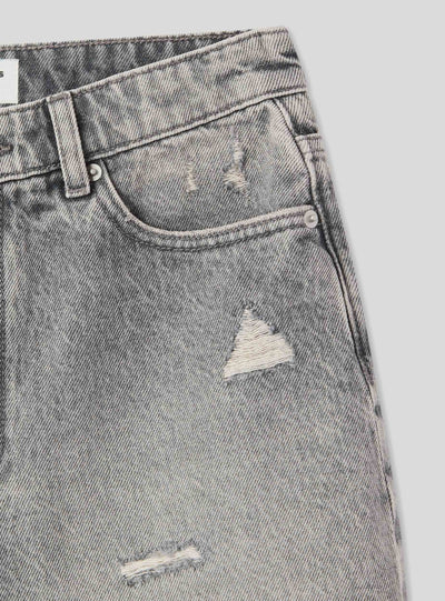 Shorts mom di jeans con strappi piccoli