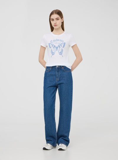 Camiseta slim fit con estampado de mariposa