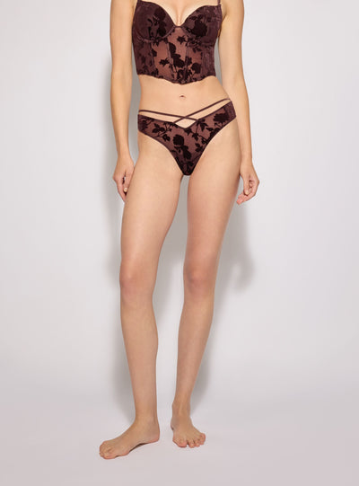 Slip brasiliana in pizzo con incrocio