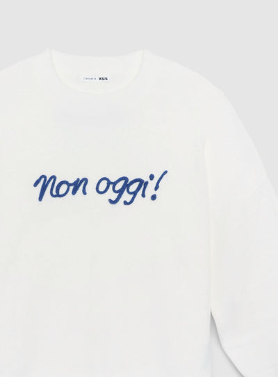 Maglia ampia con scritta ricamata
