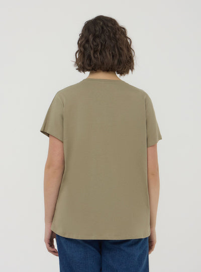 Loose plain-coloured T-shirt