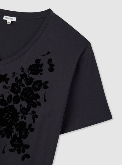 T-shirt con scollo a V e stampa floreale