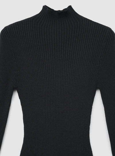 Vestito svasato a coste con collo lupetto