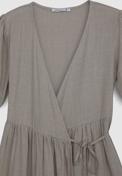 Vestito incrociato lungo con balze misto lino