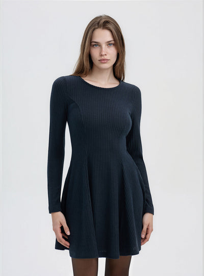 Vestido acampanado de canalé