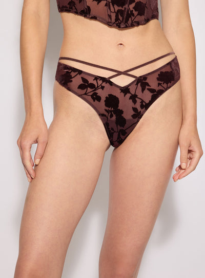 Slip brasiliana in pizzo con incrocio