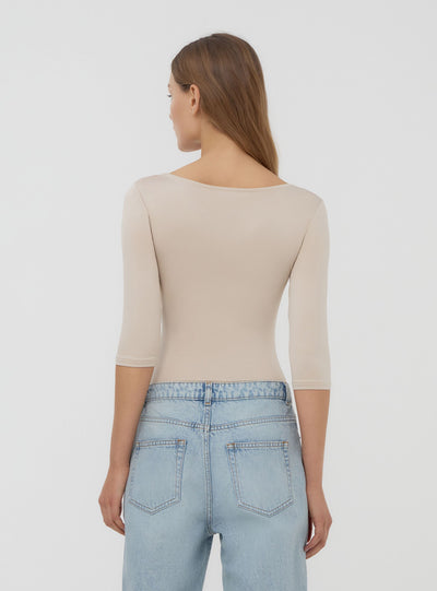 Body con scollo ampio e maniche a tre quarti