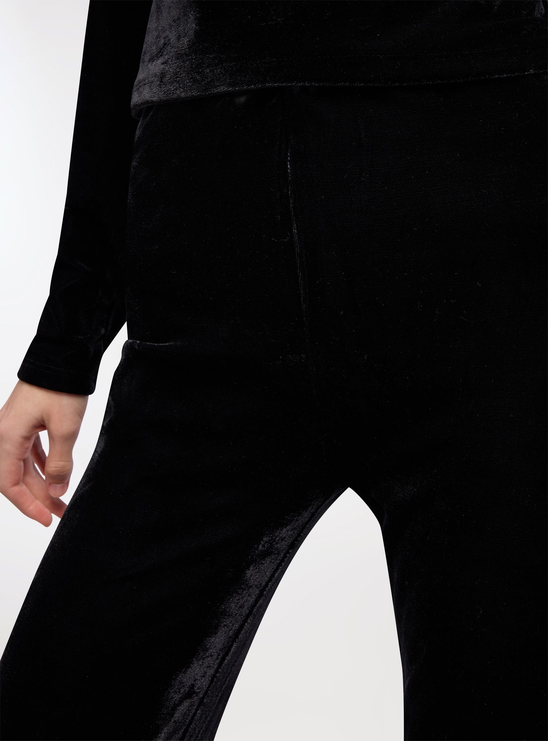 Pantalone in velluto donna nero taglie comode con piping lucido ULLA Pantalone in velluto donna nero taglie comode con piping lucido ULLA