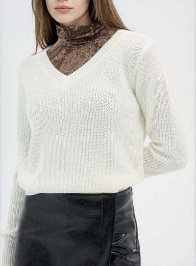 Maglia a coste inglesi con scollo a V