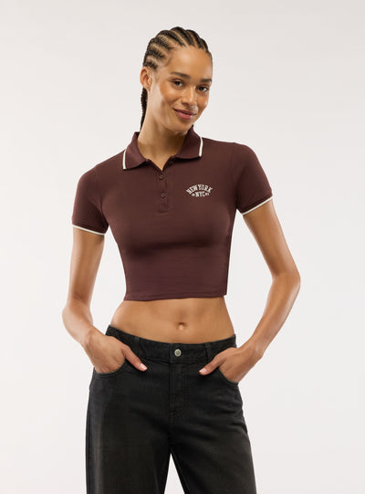 T-shirt con colletto polo e ricamo college